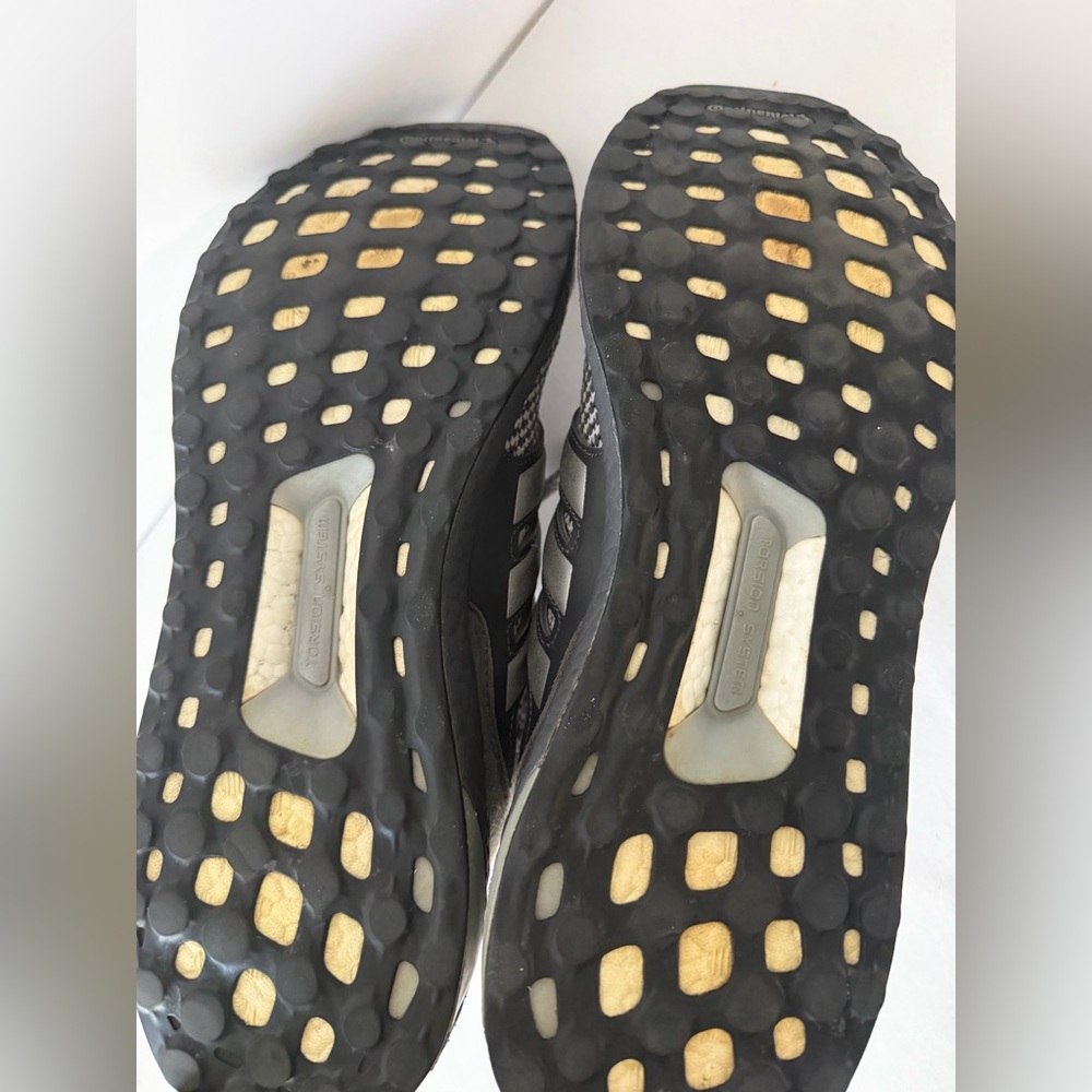 Adidas Men's BOOST size 12 - Picture 5 of 10
